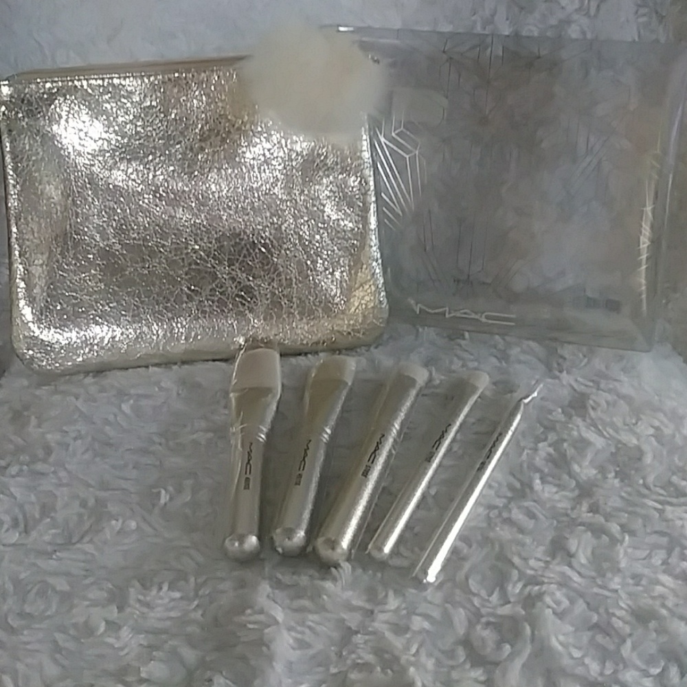 M.A.C. Gold Snowball Brush Kit